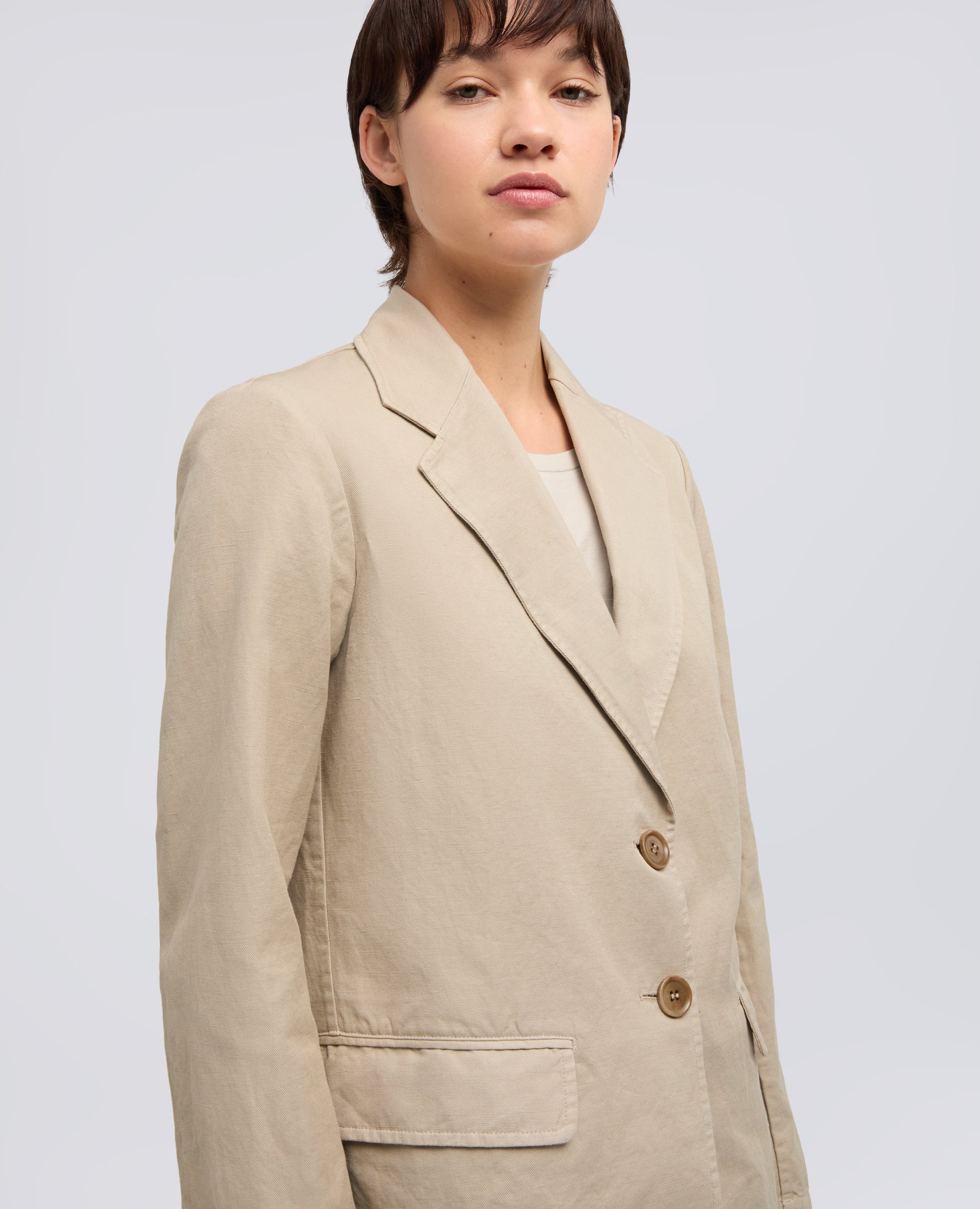 GIACCA MONOPETTO DECOSTRUITA IN GABARDINA COTONE E LINO TINTO CAPO - BEIGE - Image 4
