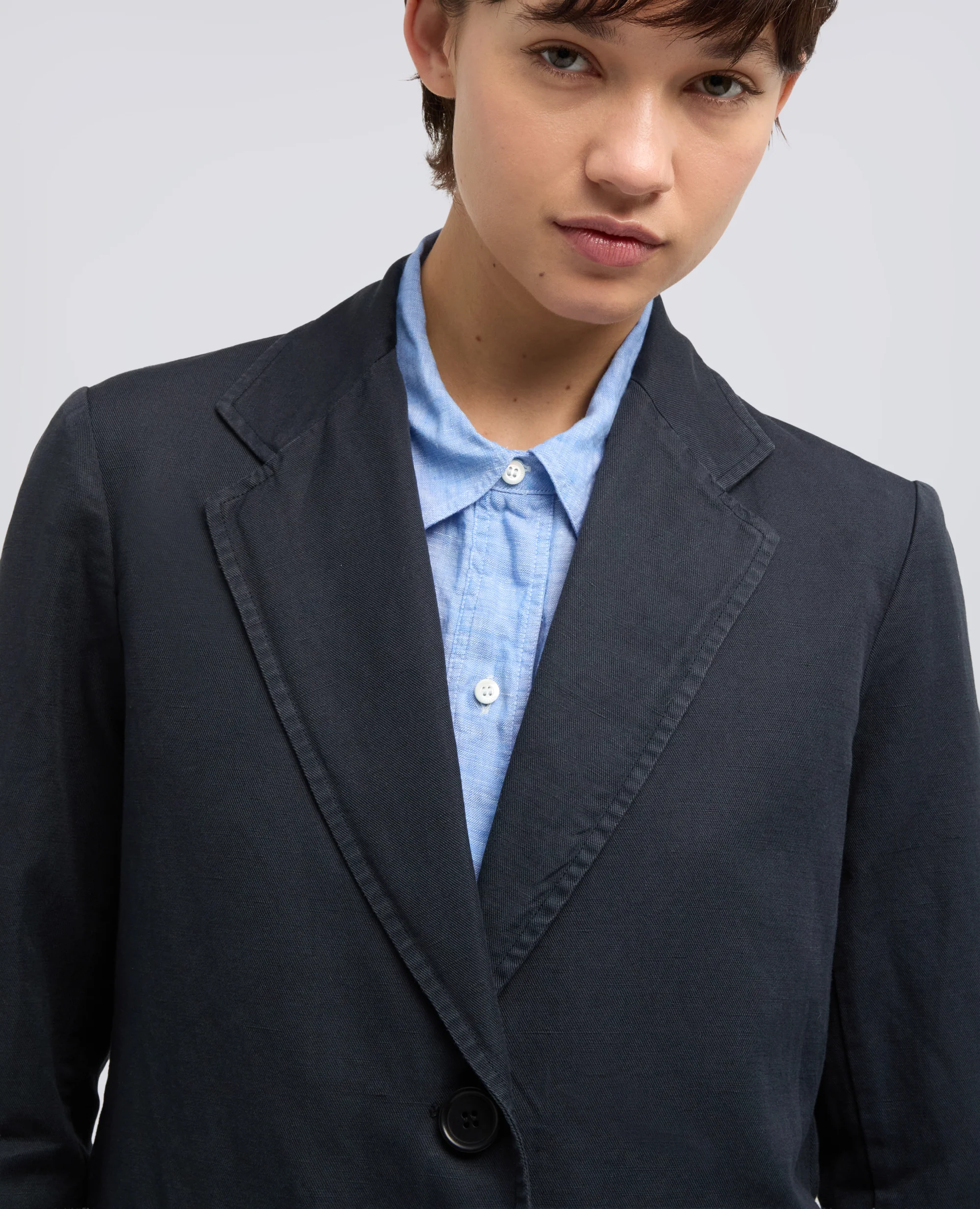 GIACCA MONOPETTO DECOSTRUITA IN GABARDINA COTONE E LINO TINTO CAPO - NAVY - Image 4