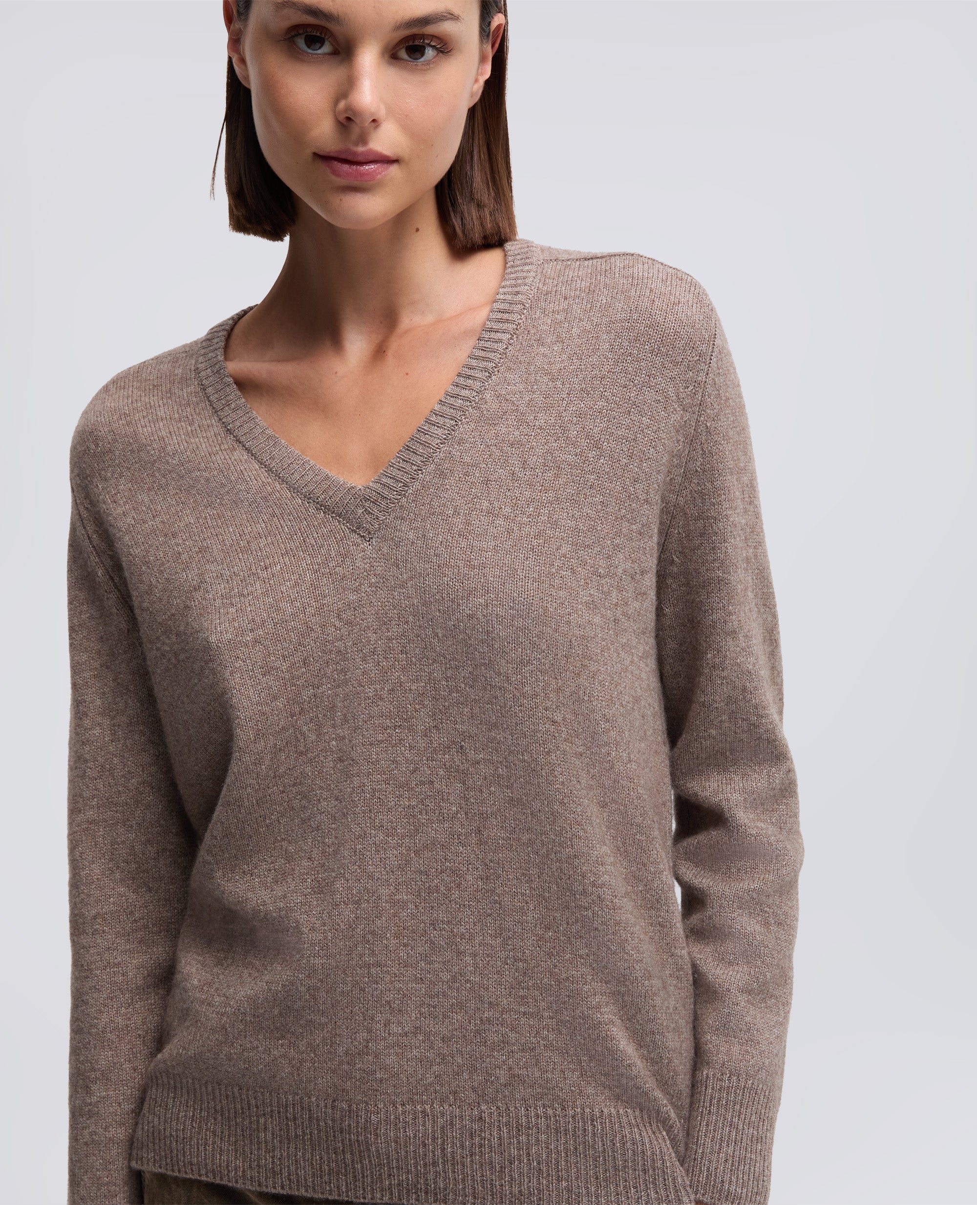 MAGLIA IN MISTO LANA CON SCOLLO A V - TORTORA - Image 4